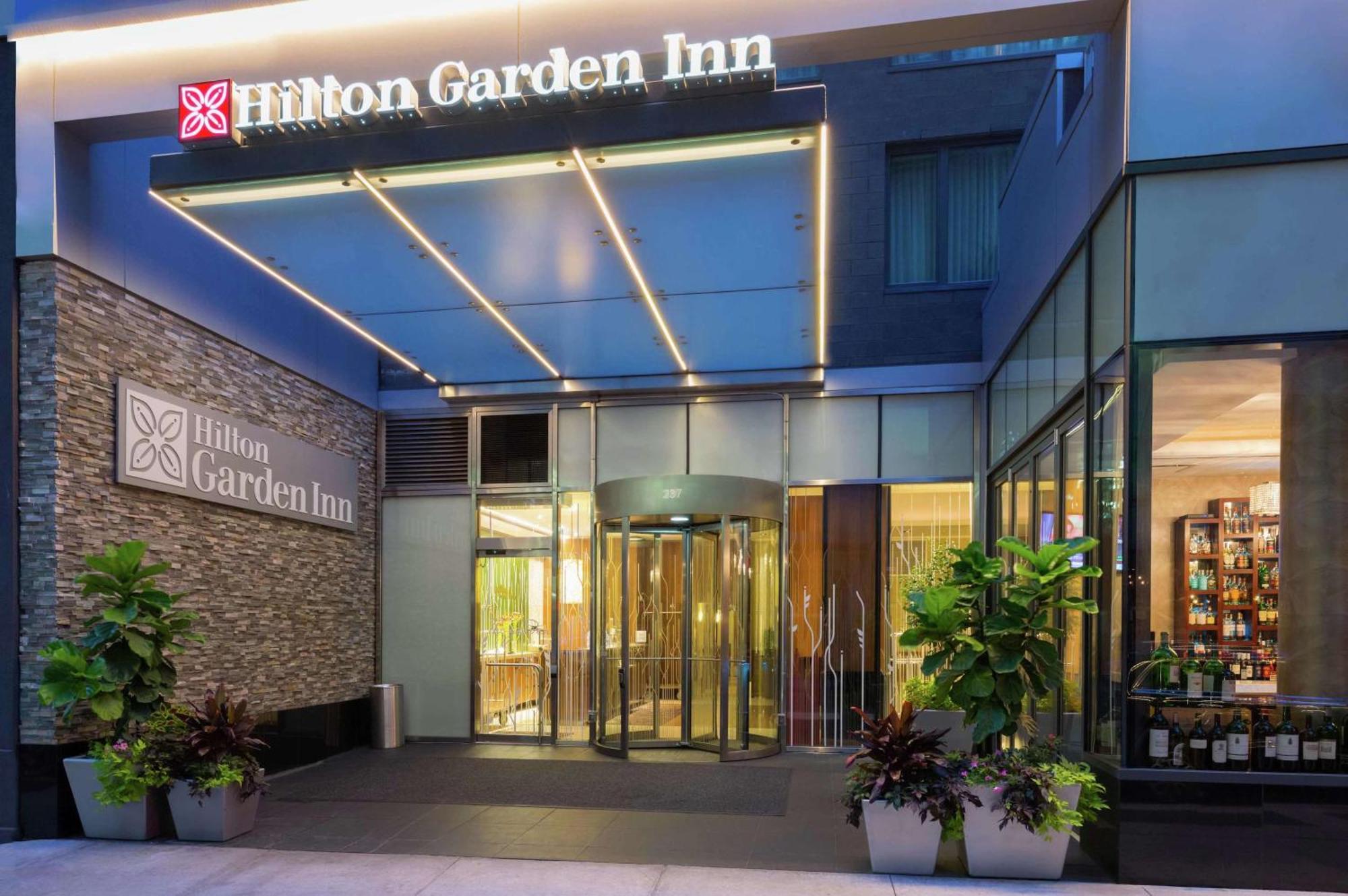 Hilton Garden Inn Central Park South New York Exterior foto