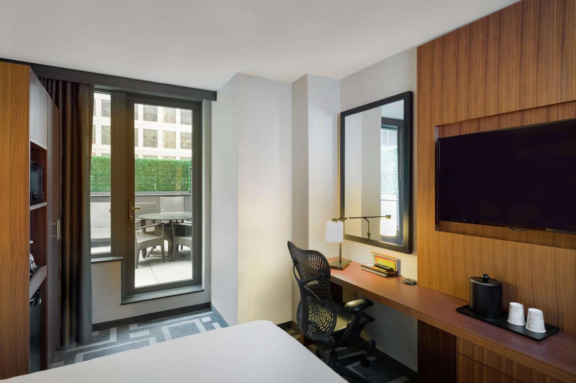 Hilton Garden Inn Central Park South New York Exterior foto
