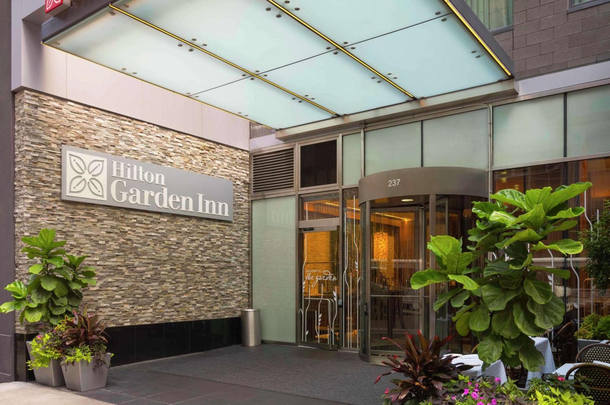 Hilton Garden Inn Central Park South New York Exterior foto