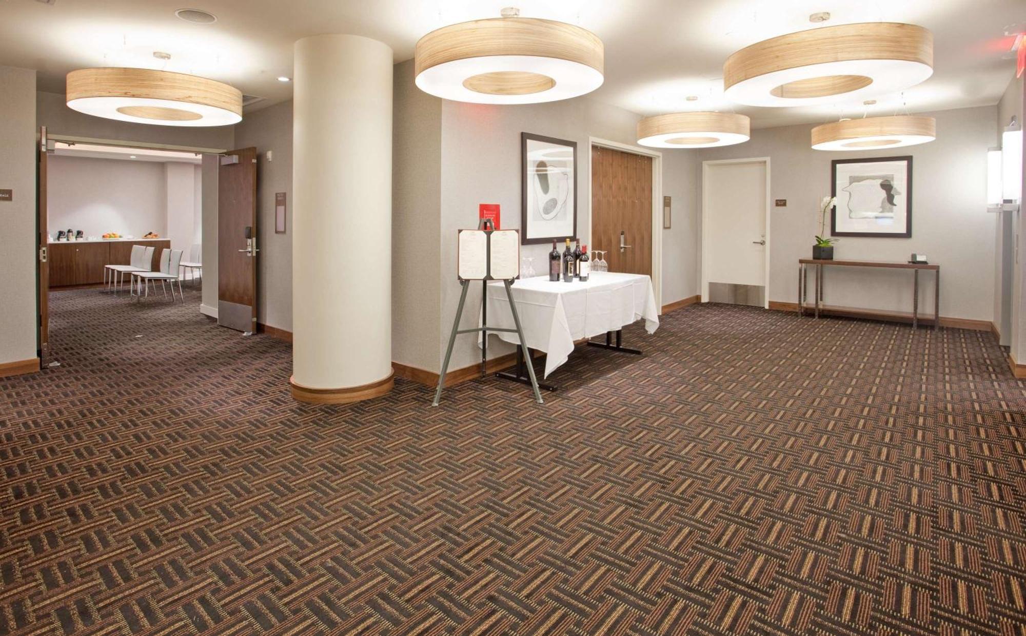 Hilton Garden Inn Central Park South New York Exterior foto
