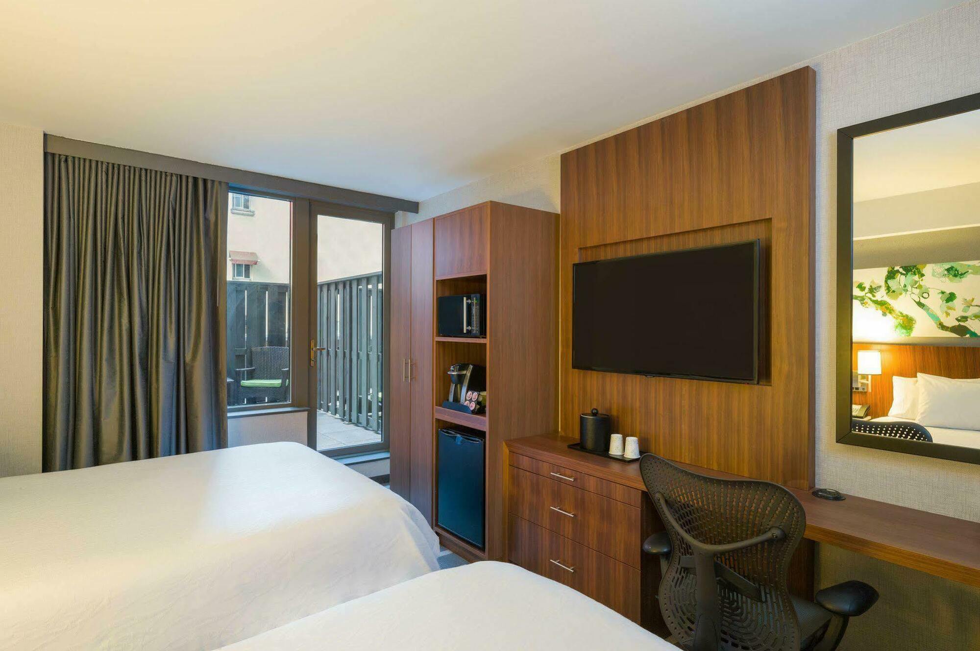 Hilton Garden Inn Central Park South New York Exterior foto