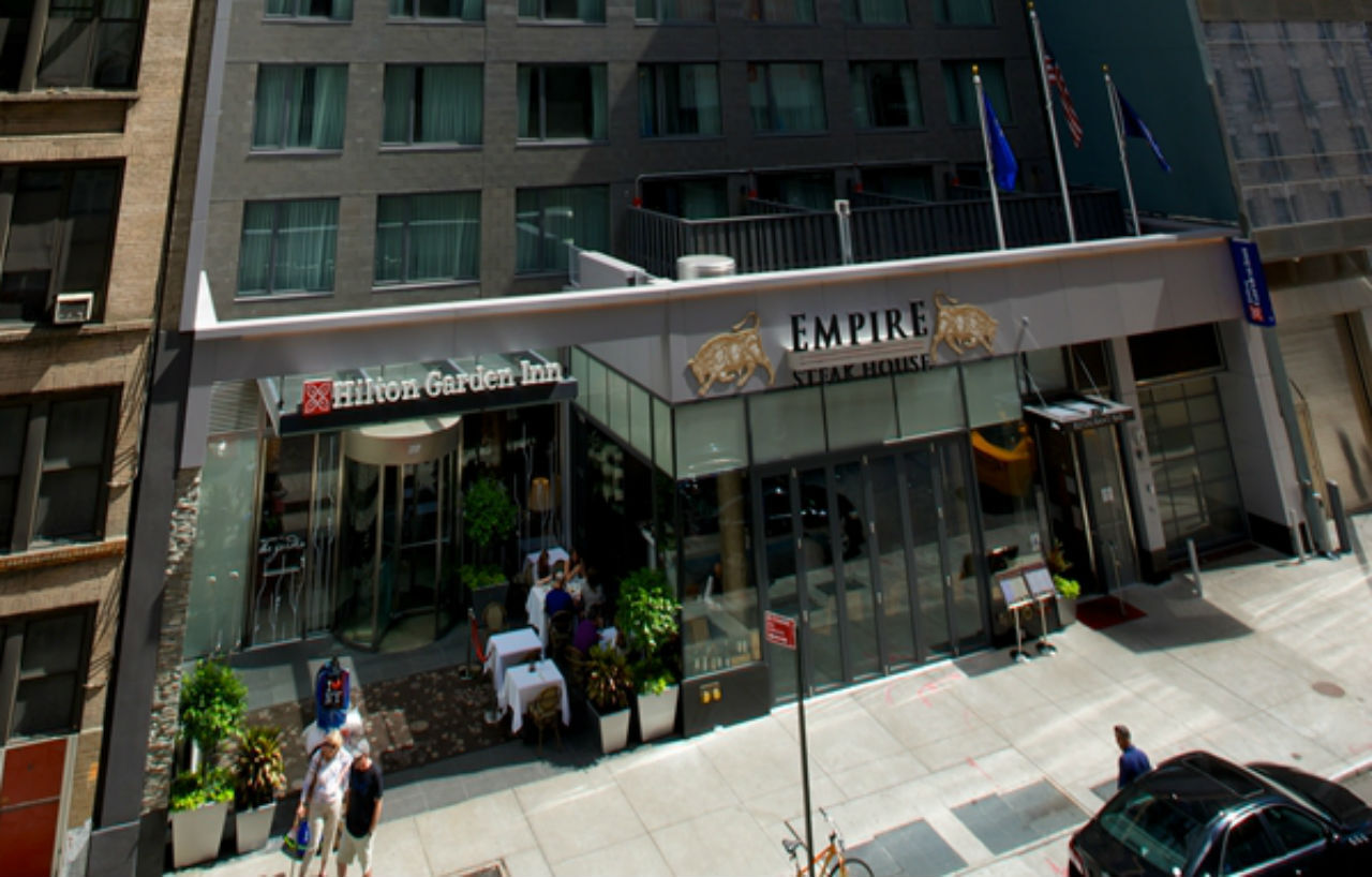 Hilton Garden Inn Central Park South New York Exterior foto
